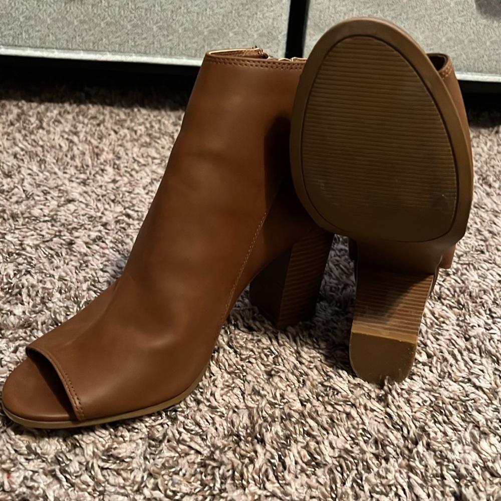 Heeled booties - Picture 3 of 3